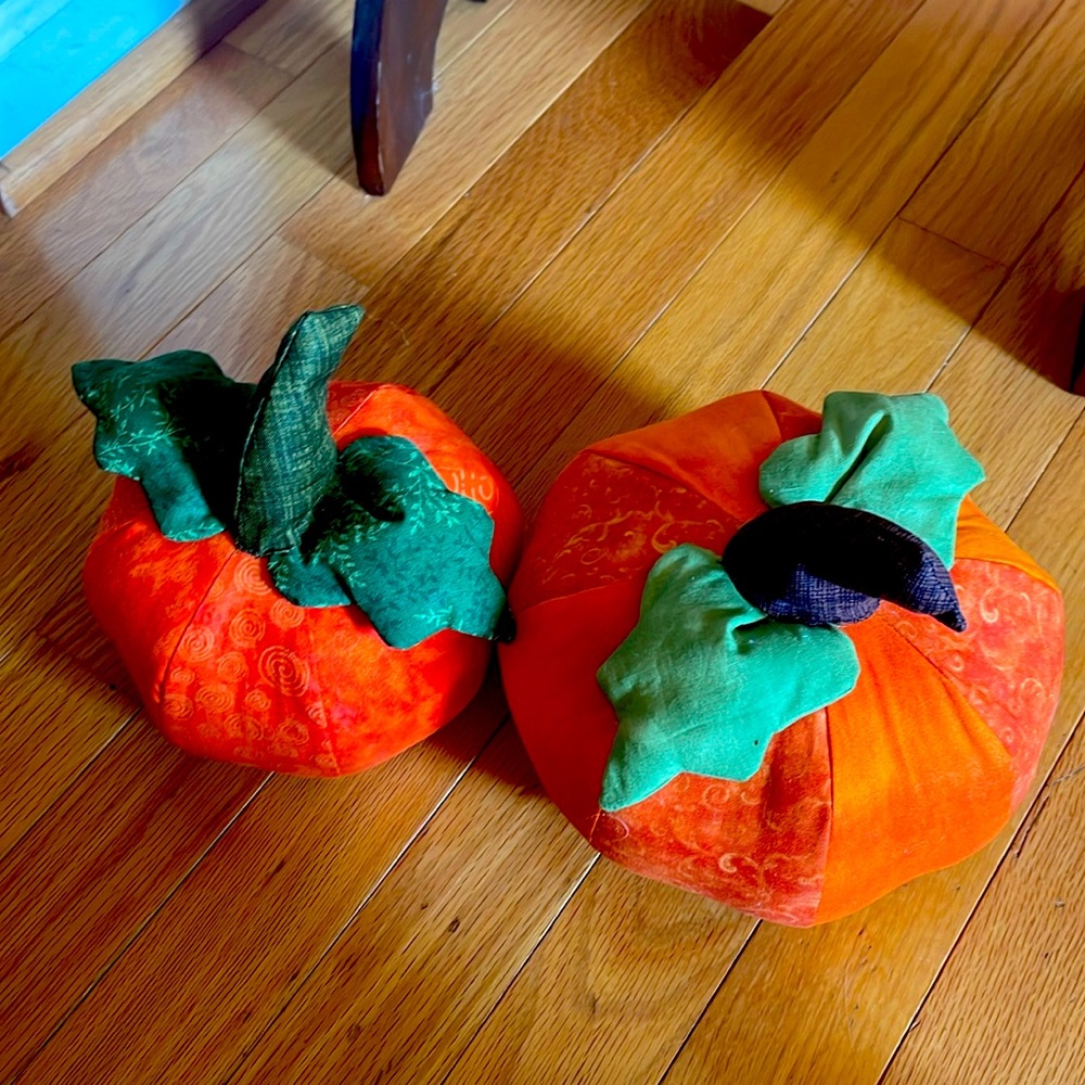 v i n t a g e :: designer boutique 
 90s homemade pumpkins Thanksgiving